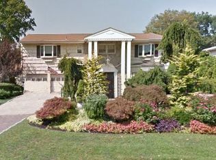52 Bonaire Dr, Dix Hills, NY 11746