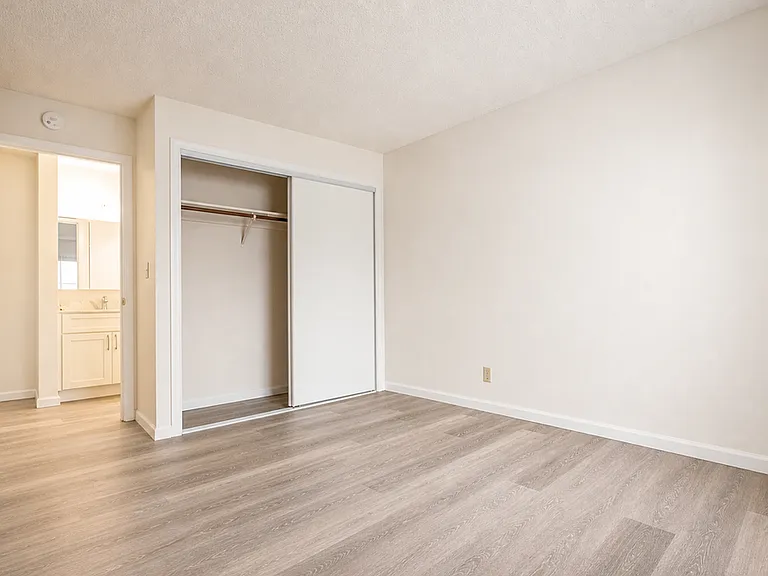 2540 College Ave — Photo 2
