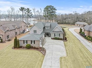 108 Lake Creek Dr, Guntersville, AL 35976