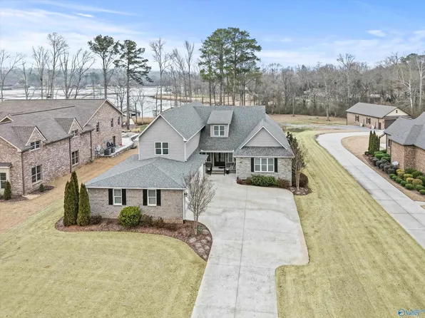 108 Lake Creek Dr, Guntersville, AL 35976