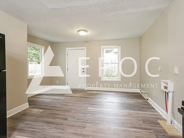 1078 Betty Dr — Photo 5