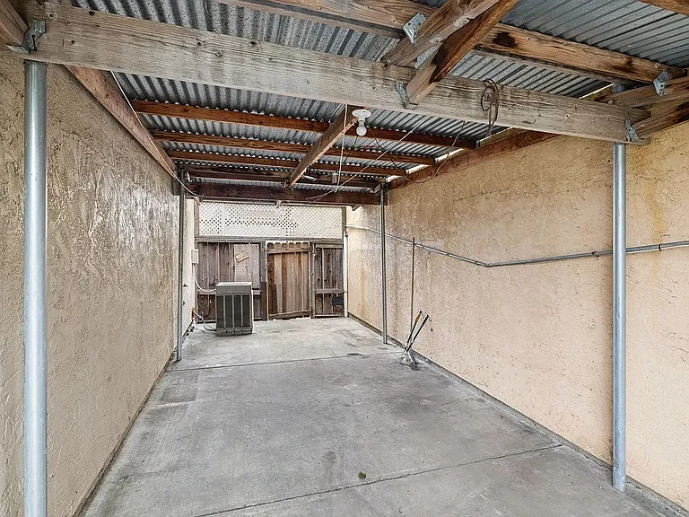 995 Matthew Ct — Photo 36