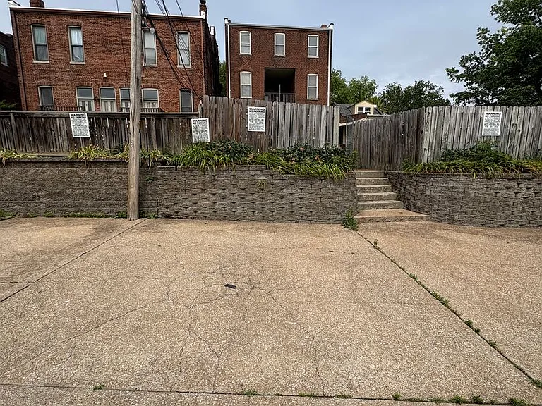 2406 S. 10th — Photo 26