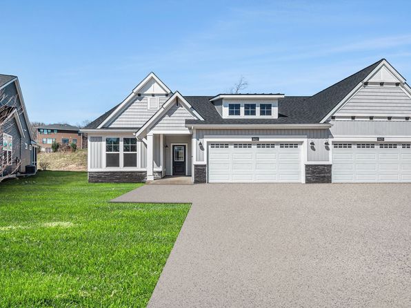 8821 Brayridge Ct, Jenison, MI 49428