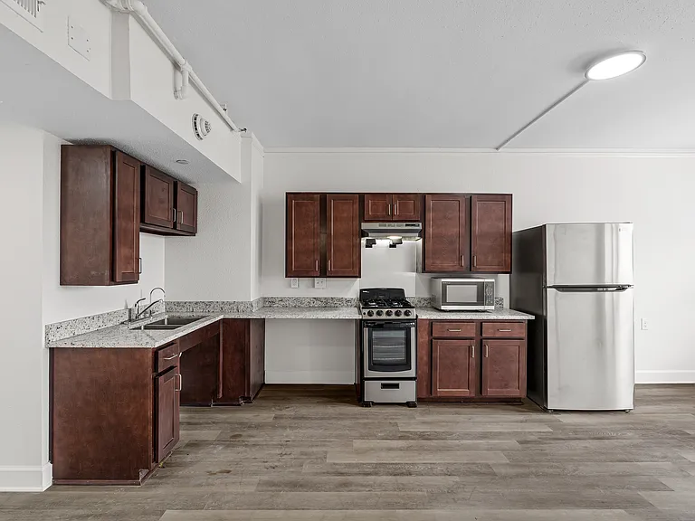 Fairmont Tower Apartments — Photo 26