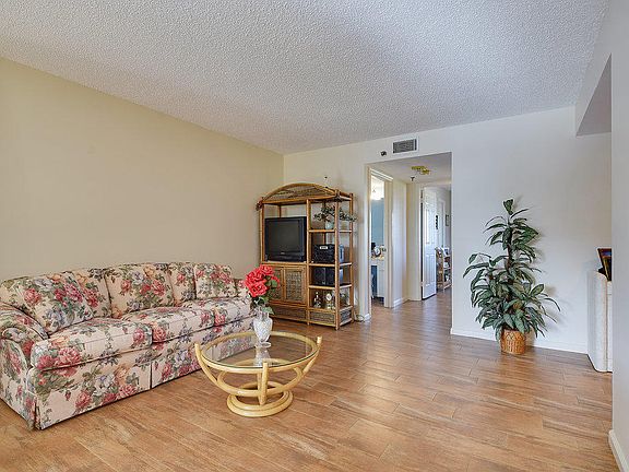 4th image of 19800 Sandpointe Bay Dr APT 606