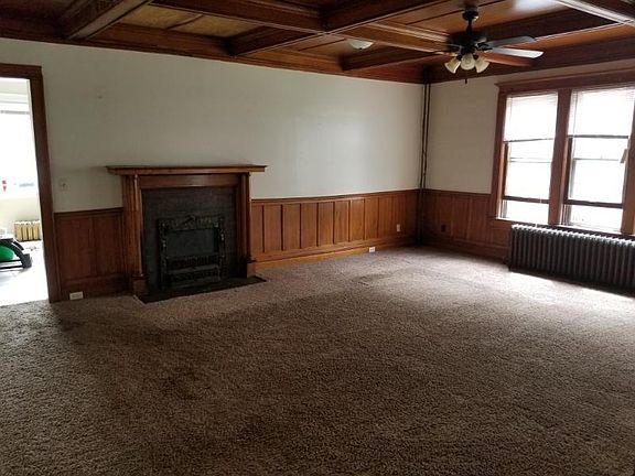 3rd image of 390 5th Ave S
