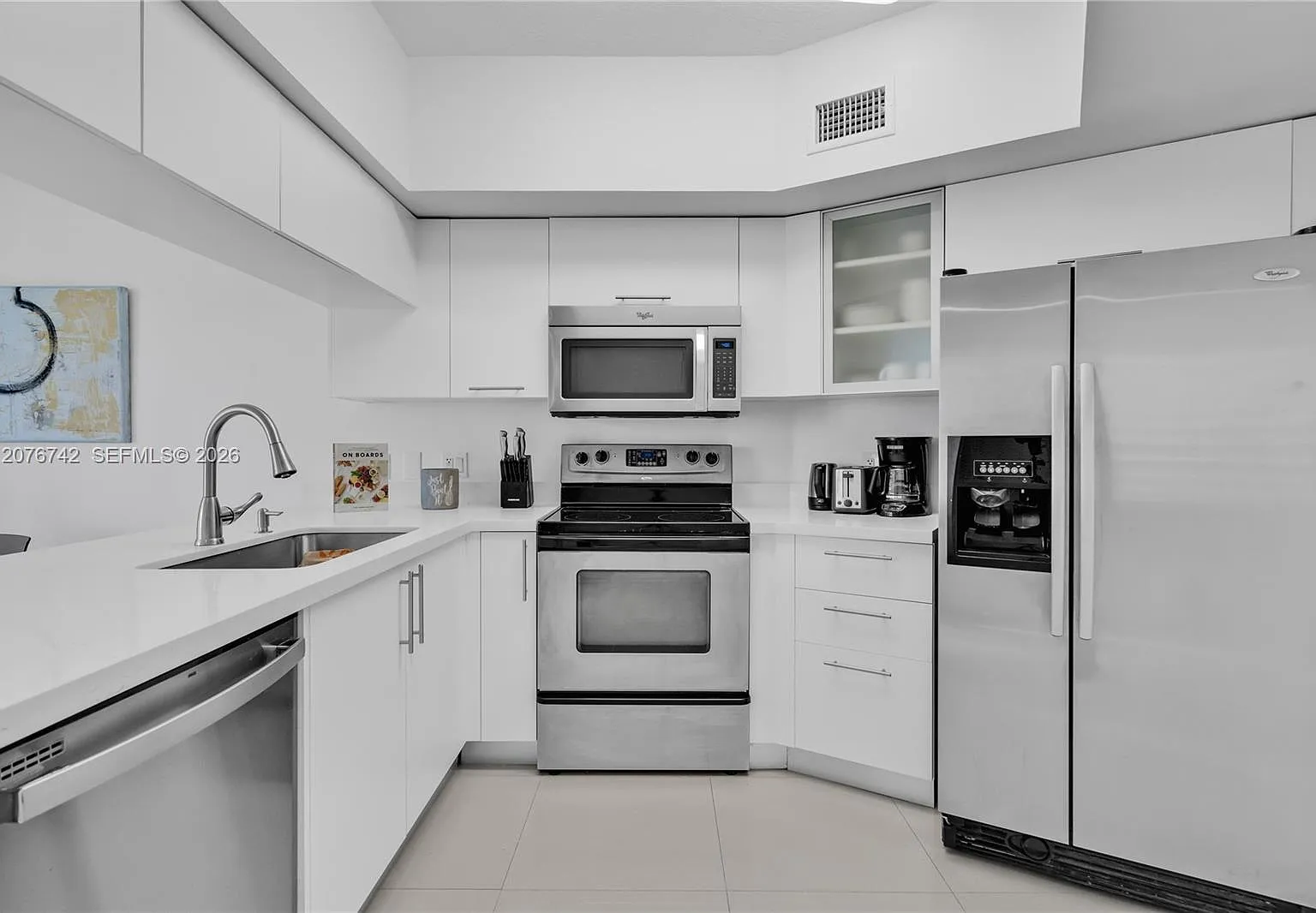 Opera Tower Condo — Photo 3