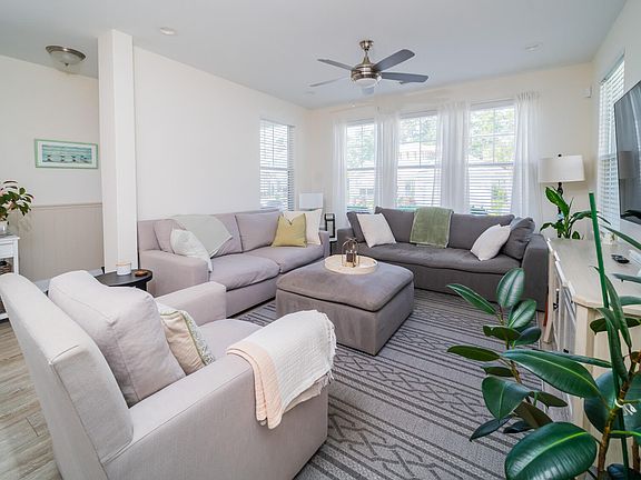 5th image of 2055 Manor Parc Drive