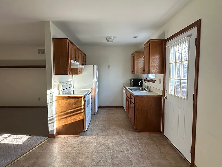 4 Pearl Dr #D — Photo 3