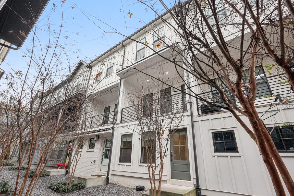 Chestnut Cir-S0212-002.jpg