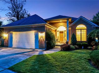 998 N Forest Rd, Amherst, NY 14221