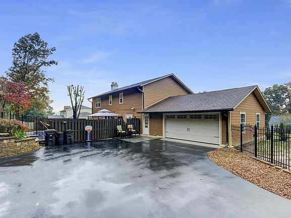 2nd image of 401 Ensign Ln