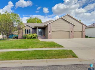 3161 W Auburn Hills Ct, Sioux Falls, SD 57108