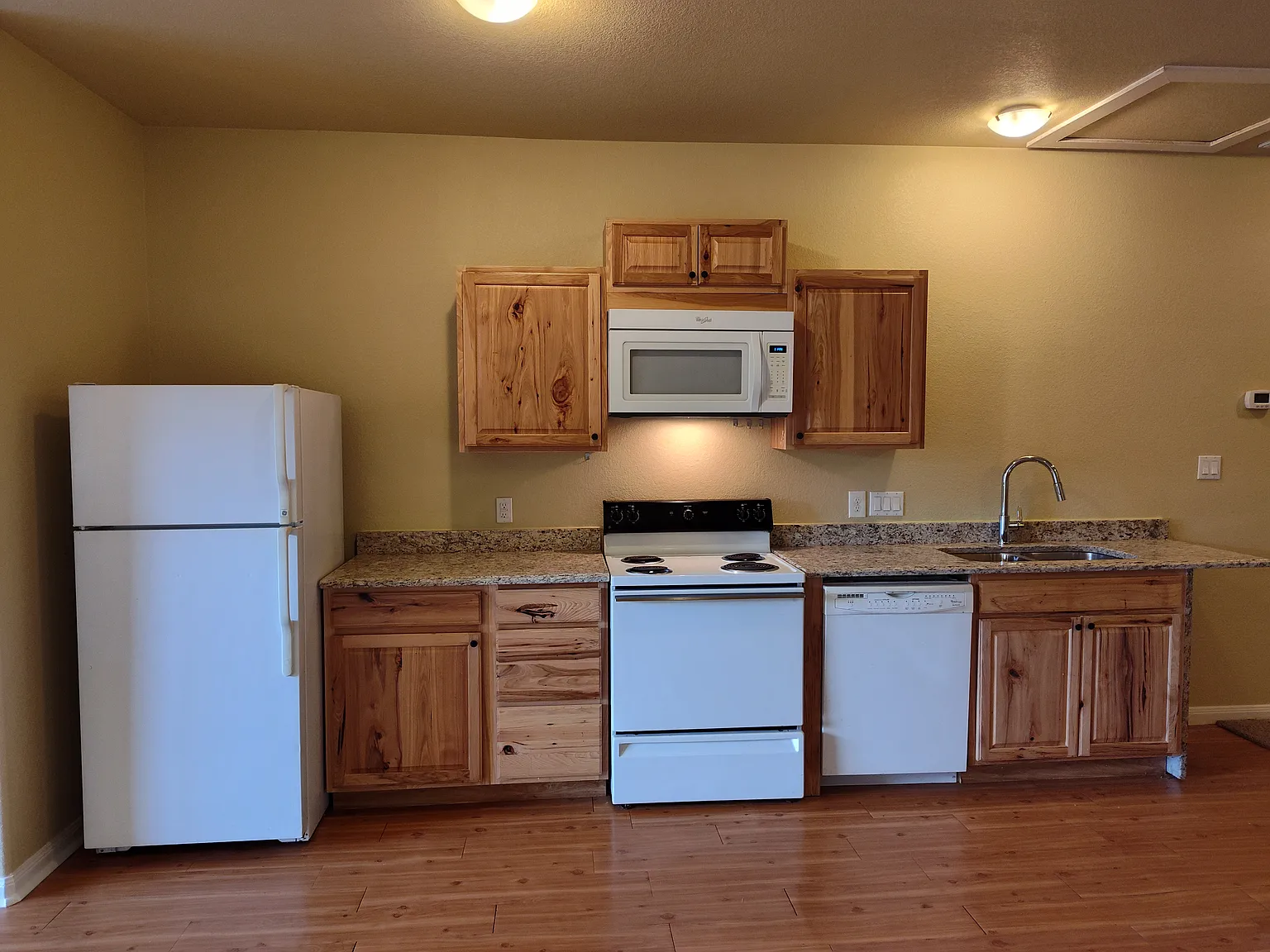 1 bed, 850 sqft, $1,150 — Photo 4