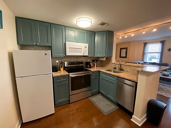 3rd image of 1205 Saint Charles Ave APT 603