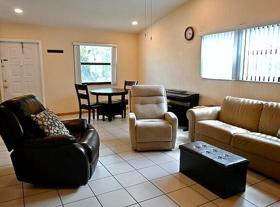 3rd image of 10551 Country Club Terrace