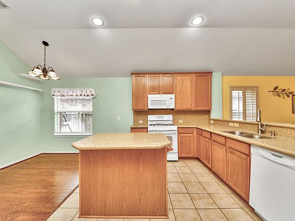 3rd image of 3919 W Auden Cir