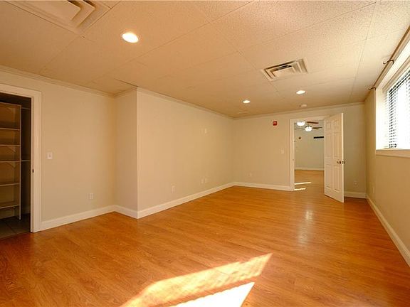 4th image of 190 Putnam Pike Unit A