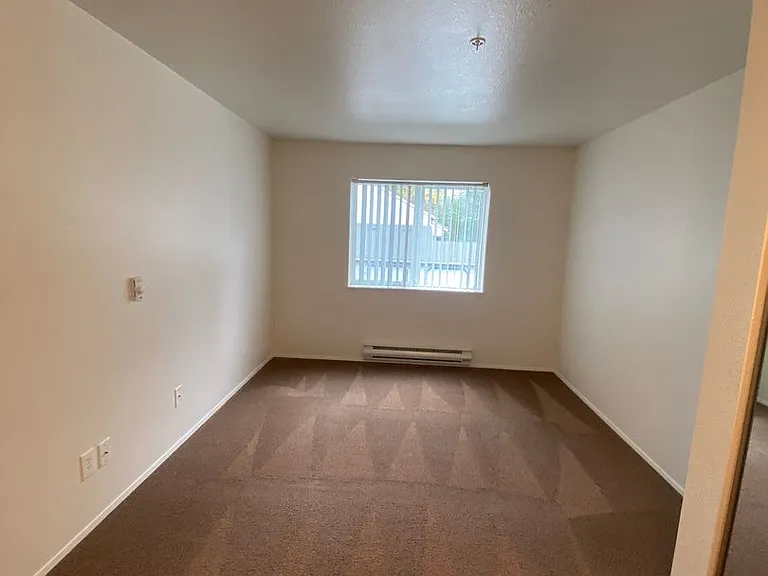 Steeple Chase Apartments — Photo 14