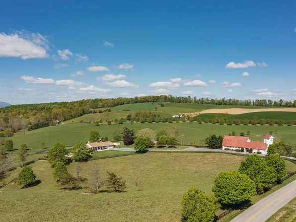 307 Swope Ln, Fairfield, VA 24435