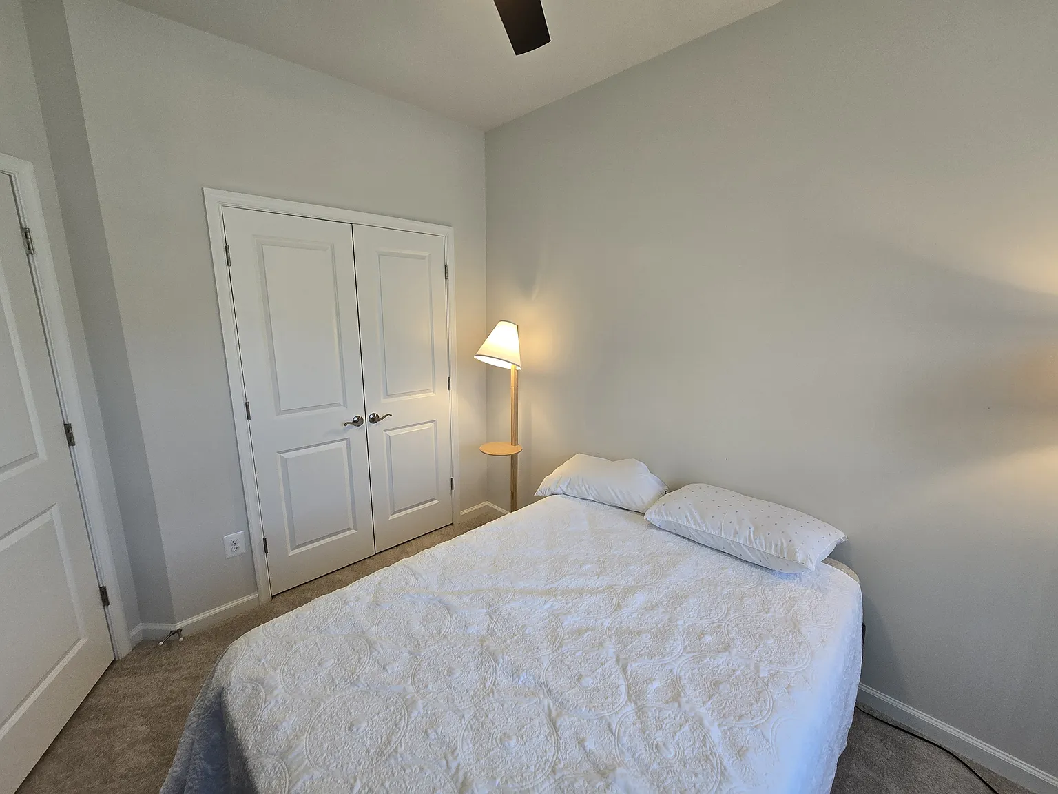 4 bed, 3.5 bath, 1979 sqft, $1,100 — Photo 2