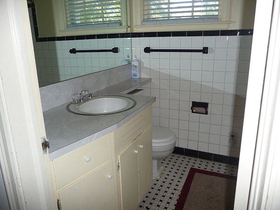 5th image of 1102 Gaskin Ave N