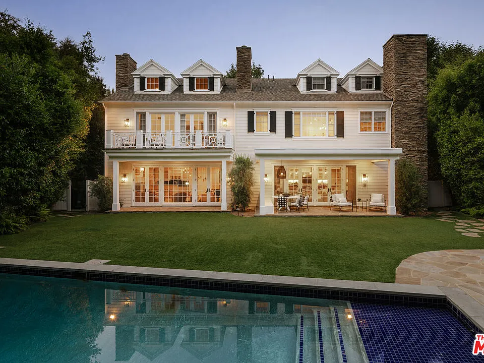 2435 Mandeville Canyon Rd