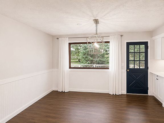 4th image of 1334 Meadow Ln