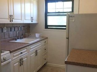 6940 138th St #B, Kew Gardens Hills, NY 11367