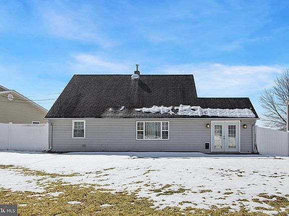 3rd image of 131 Ivy Hill Rd