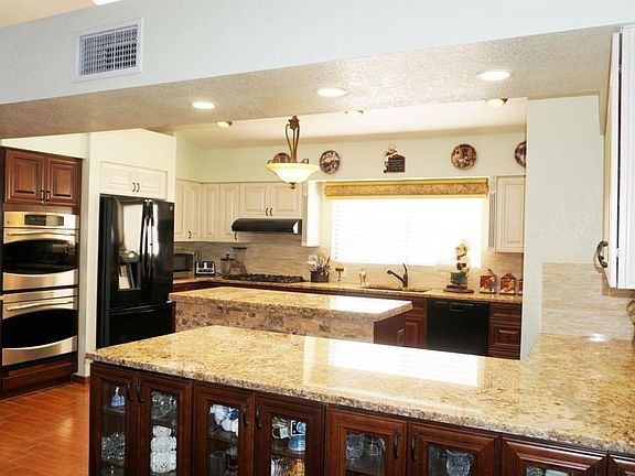 3rd image of 3723 Snead Dr