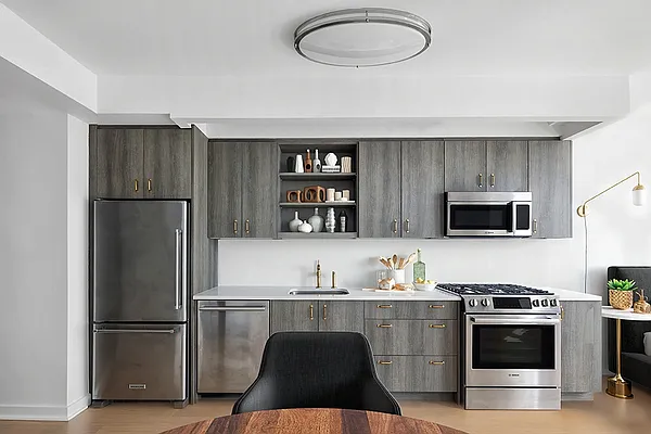 Rented by Greystar | media 11