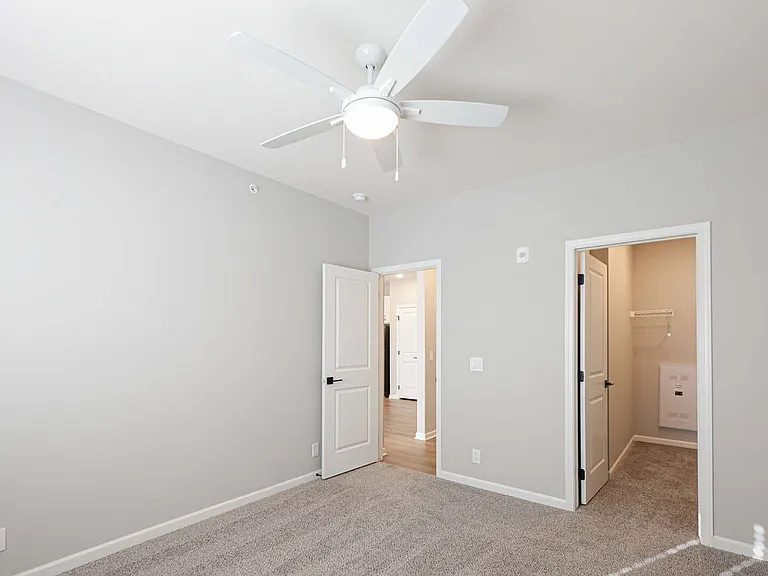 The Creek Apartments — Photo 45