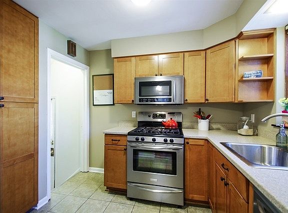 4th image of 5444 N Lovejoy Ave