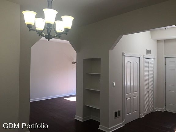 3rd image of 3045 W Cortland St APT 2R