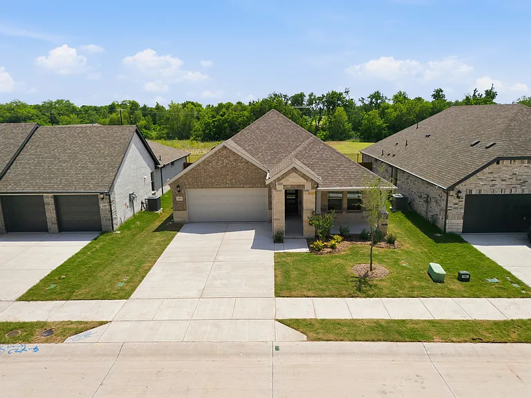 3407 Copperwood Dr — Photo 2