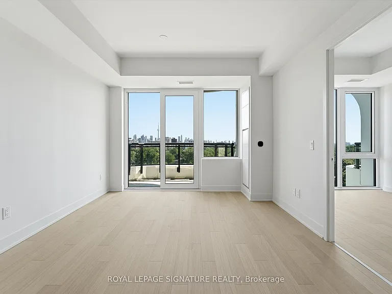 322 Dupont St #1004 — Photo 12