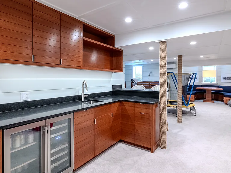 16 Ocean Pkwy — Photo 24