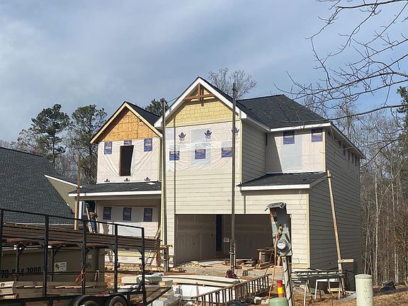 3rd image of 204 Wooded Glen Ln
