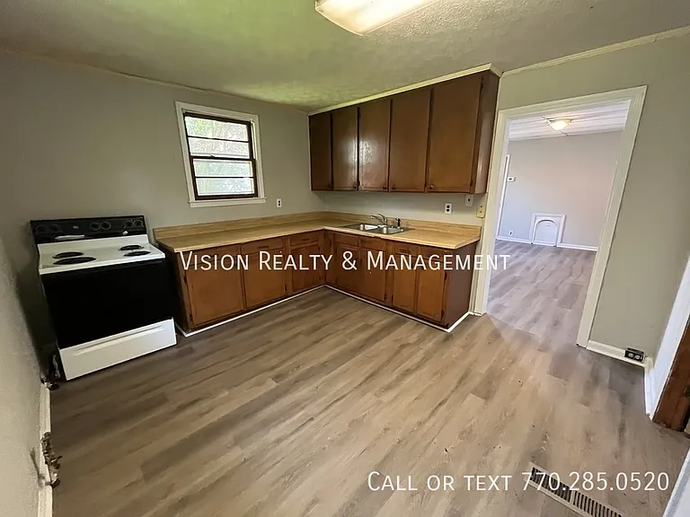 802 Williams St — Photo 9