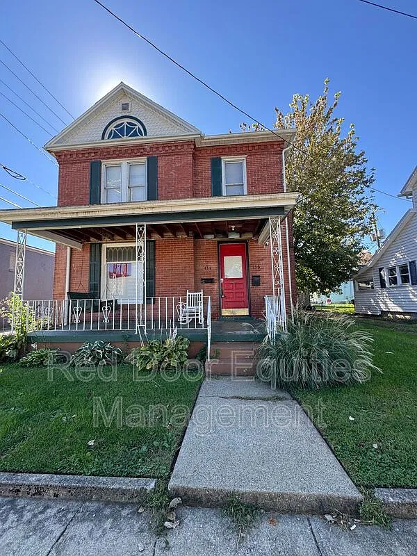 2 bed, 1.0 bath, $1,400 — Photo 1