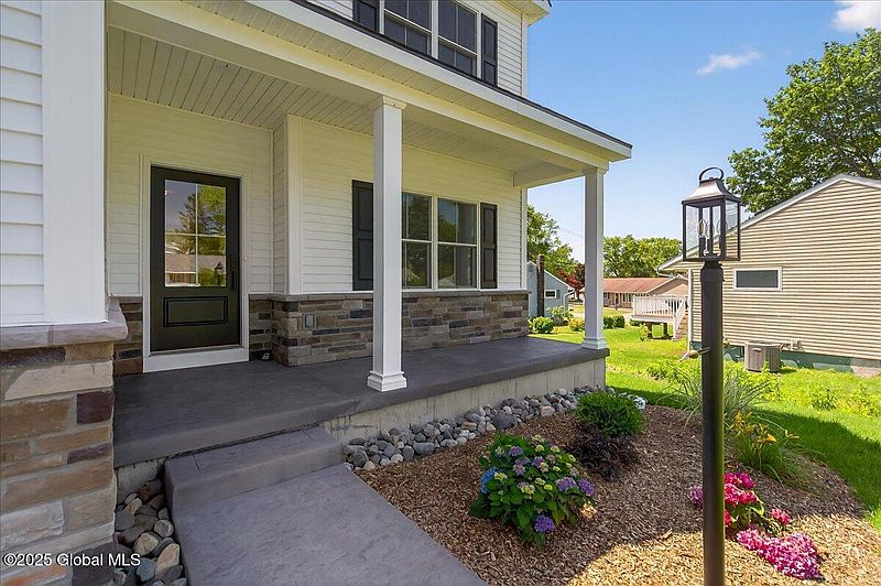 5th image of 8 Wedgewood Drive