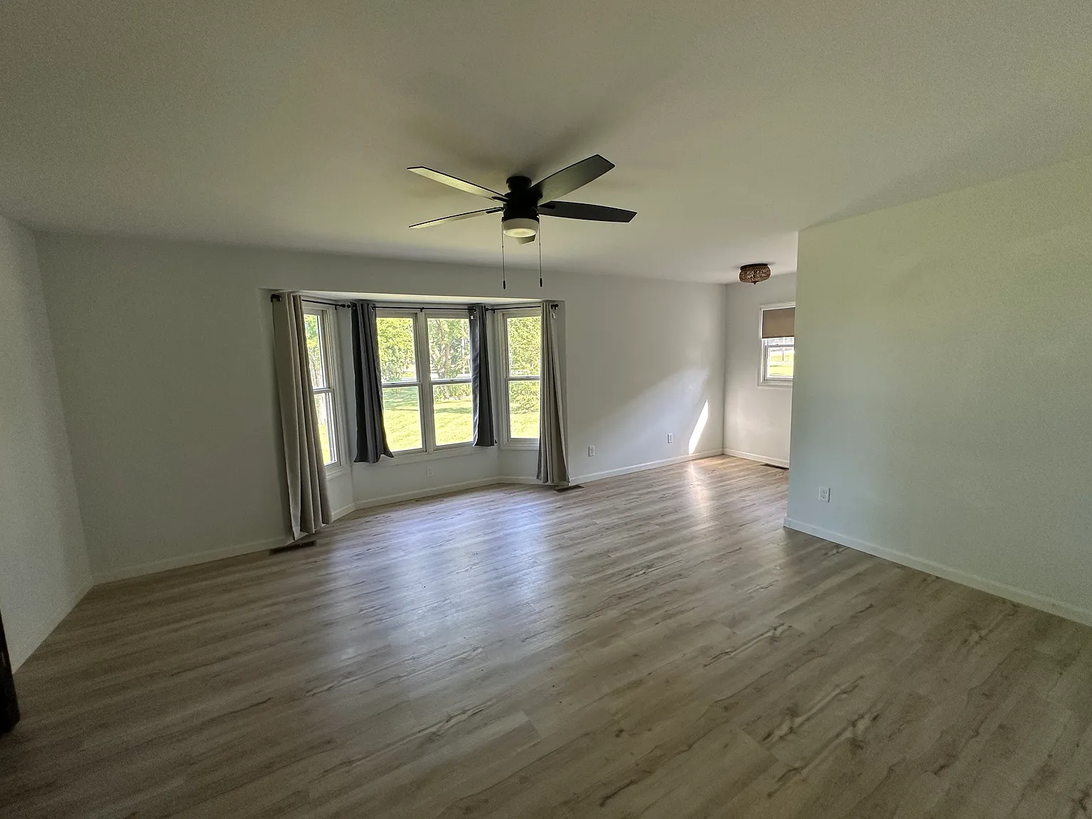 1 bed, 1000 sqft, $1,600 — Photo 4