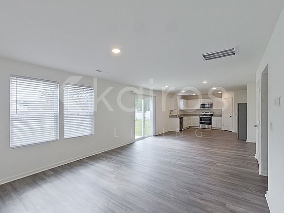 4th image of 101 Ferry Ct