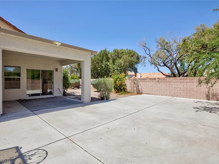 2598 Highland Cliff Dr — Photo 8