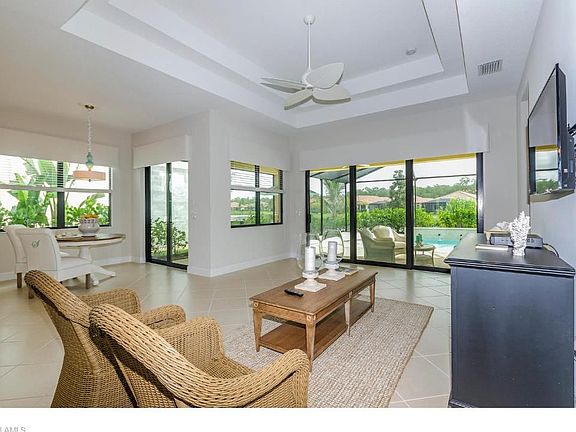 3rd image of 9026 Isla Bella Cir