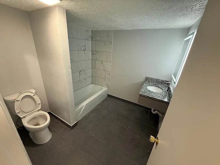 2415 Paradise Blvd — Photo 16