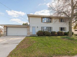 1525 S 35th St, Manitowoc, WI 54220