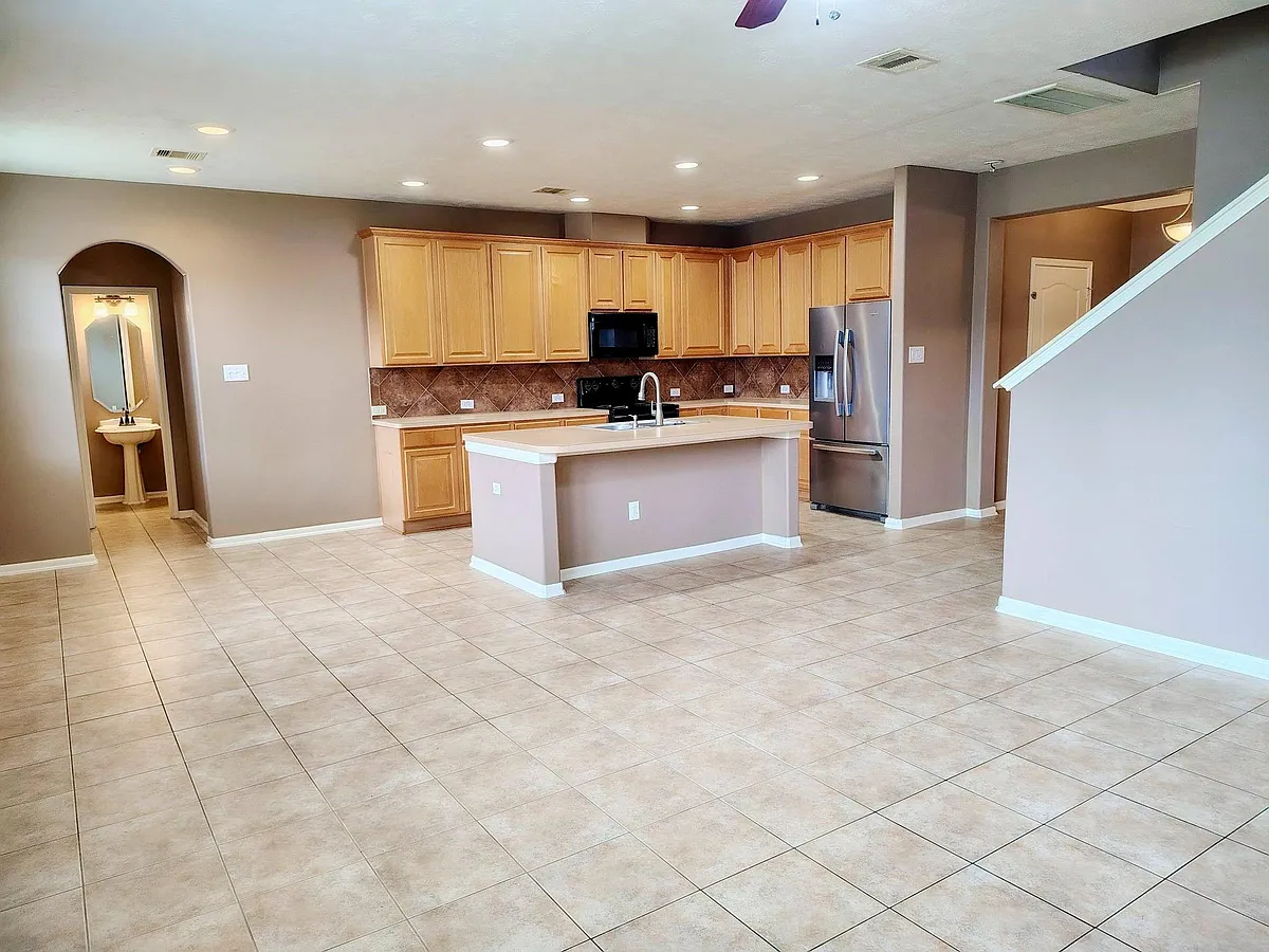 Building Photo - 6126 Menor Crest Dr